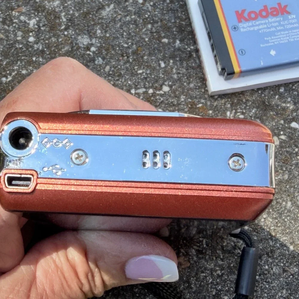 Kodak EasyShare M863 Digital Camera Copper Rose Gold 8.2MP Good 3x Zoom Bundle